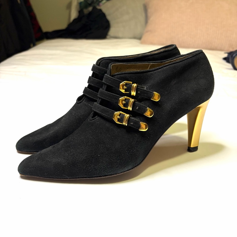 Via Spiga 90s vintage Black Gold buckle suede Heels shoes 8.5 AA narrow pumps